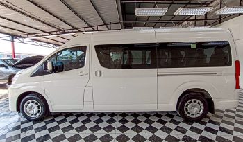 TOYOTA 2019 2WD 2.8 MT COMMUTER WHITE  5872 full