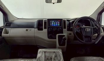 TOYOTA 2019 2WD 2.8 MT COMMUTER WHITE  5872 full