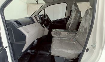 TOYOTA 2019 2WD 2.8 MT COMMUTER WHITE  5872 full