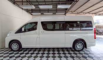 TOYOTA 2019 2WD 2.8 MT COMMUTER WHITE  5872 full