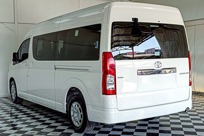 TOYOTA 2019 2WD 2.8 MT COMMUTER WHITE  5872 full
