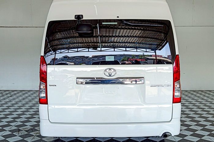 TOYOTA 2019 2WD 2.8 MT COMMUTER WHITE  5872 full