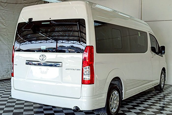 TOYOTA 2019 2WD 2.8 MT COMMUTER WHITE  5872 full