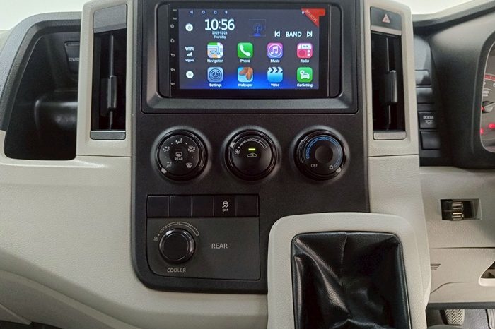 TOYOTA 2019 2WD 2.8 MT COMMUTER WHITE  5872 full