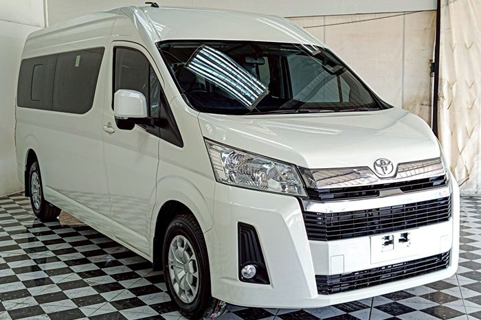 TOYOTA 2019 2WD 2.8 MT COMMUTER WHITE  5872 full
