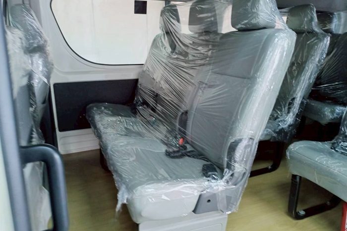 TOYOTA 2019 2WD 2.8 MT COMMUTER WHITE  5874 full