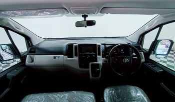 TOYOTA 2019 2WD 2.8 MT COMMUTER WHITE  5874 full