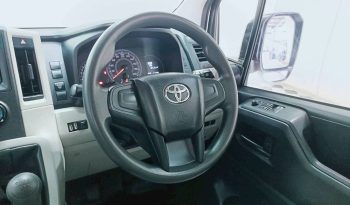TOYOTA 2019 2WD 2.8 MT COMMUTER WHITE  5874 full