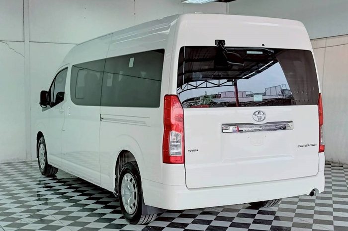 TOYOTA 2019 2WD 2.8 MT COMMUTER WHITE  5874 full