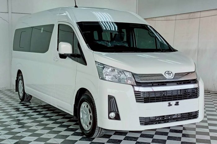 TOYOTA 2019 2WD 2.8 MT COMMUTER WHITE  5874 full