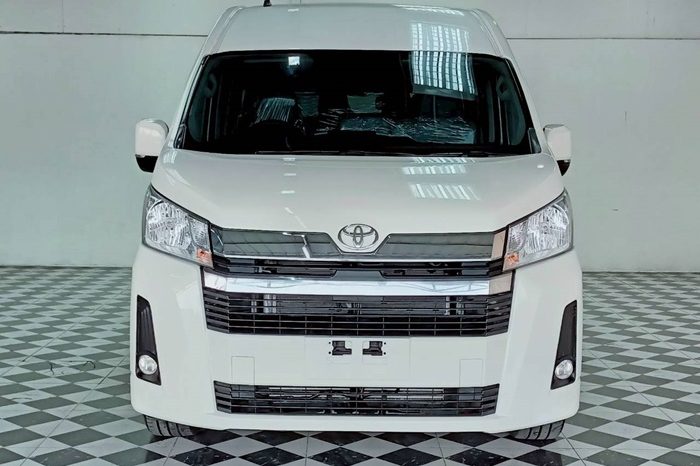 TOYOTA 2019 2WD 2.8 MT COMMUTER WHITE  5874 full