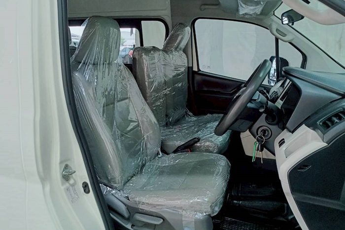 TOYOTA 2019 2WD 2.8 MT COMMUTER WHITE  5874 full