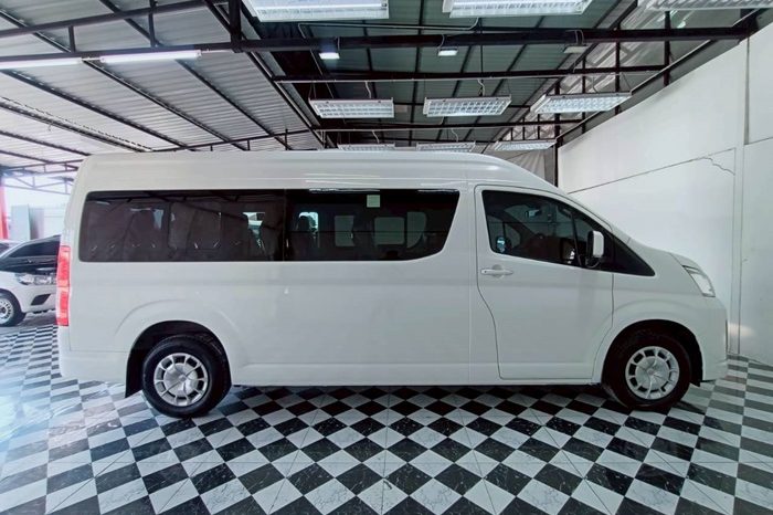 TOYOTA 2019 2WD 2.8 MT COMMUTER WHITE  5875 full