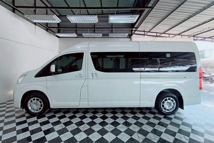 TOYOTA 2019 2WD 2.8 MT COMMUTER WHITE  5875 full