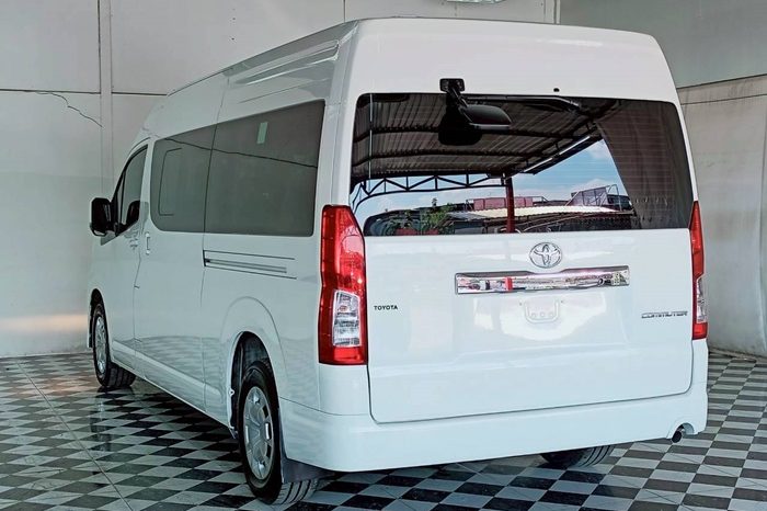 TOYOTA 2019 2WD 2.8 MT COMMUTER WHITE  5875 full