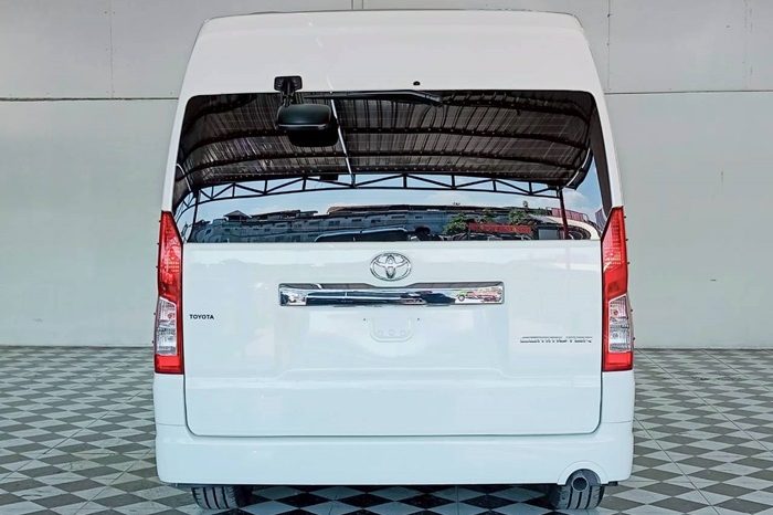 TOYOTA 2019 2WD 2.8 MT COMMUTER WHITE  5875 full