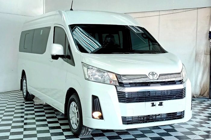 TOYOTA 2019 2WD 2.8 MT COMMUTER WHITE  5875 full