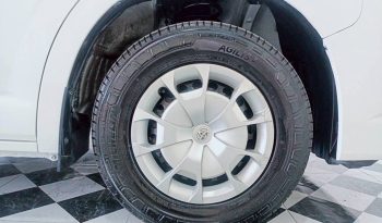 TOYOTA 2019 2WD 2.8 AT COMMUTER WHITE  5876 full