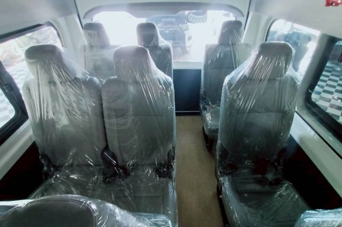 TOYOTA 2019 2WD 2.8 AT COMMUTER WHITE  5876 full