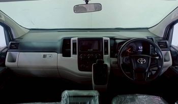 TOYOTA 2019 2WD 2.8 AT COMMUTER WHITE  5876 full