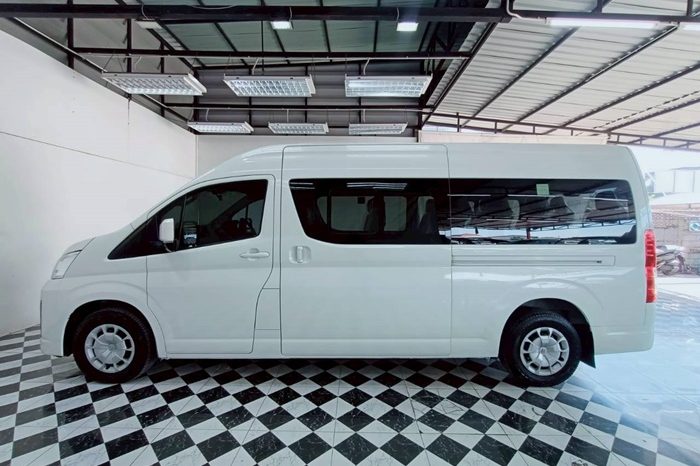 TOYOTA 2019 2WD 2.8 AT COMMUTER WHITE  5876 full