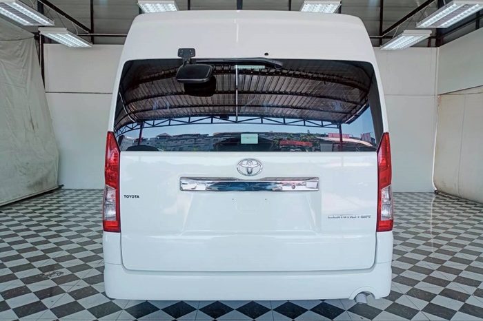 TOYOTA 2019 2WD 2.8 AT COMMUTER WHITE  5876 full