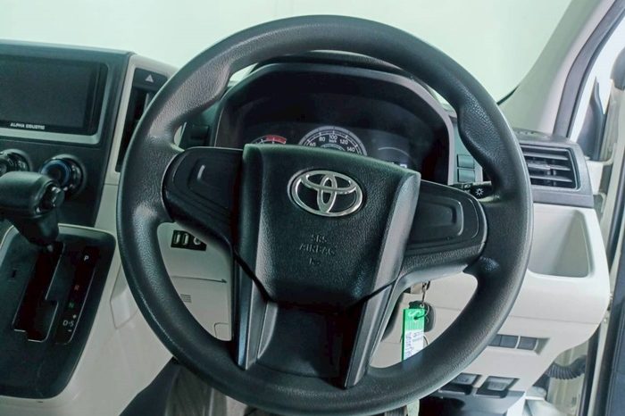 TOYOTA 2019 2WD 2.8 AT COMMUTER WHITE  5876 full