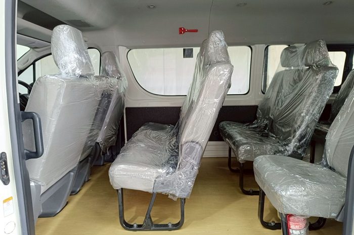 TOYOTA 2019 2WD 2.8 MT COMMUTER WHITE  5877 full