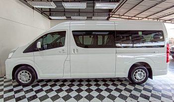 TOYOTA 2019 2WD 2.8 MT COMMUTER WHITE  5877 full