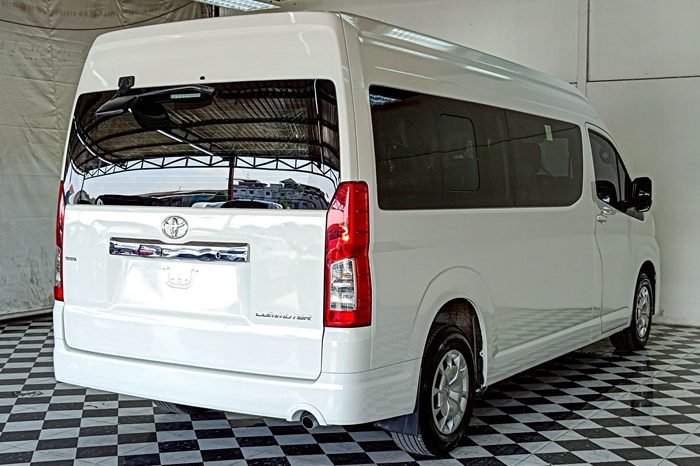 TOYOTA 2019 2WD 2.8 MT COMMUTER WHITE  5877 full