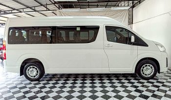 TOYOTA 2019 2WD 2.8 MT COMMUTER WHITE  5877 full