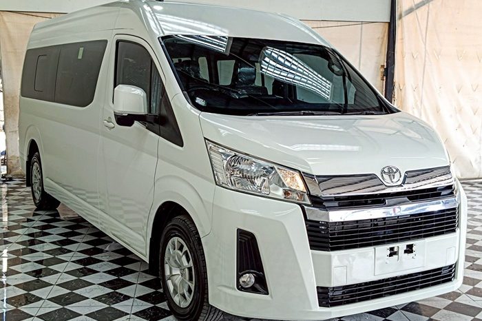 TOYOTA 2019 2WD 2.8 MT COMMUTER WHITE  5877 full