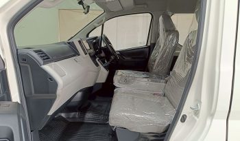 TOYOTA 2019 2WD 2.8 MT COMMUTER WHITE  5879 full