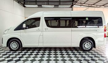 TOYOTA 2019 2WD 2.8 MT COMMUTER WHITE  5879 full