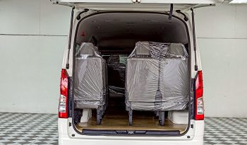 TOYOTA 2019 2WD 2.8 MT COMMUTER WHITE  5879 full