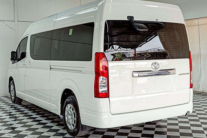 TOYOTA 2019 2WD 2.8 MT COMMUTER WHITE  5879 full