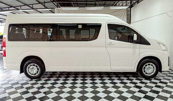 TOYOTA 2019 2WD 2.8 MT COMMUTER WHITE  5879 full