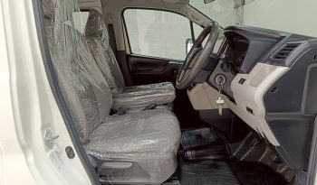 TOYOTA 2019 2WD 2.8 MT COMMUTER WHITE  5879 full