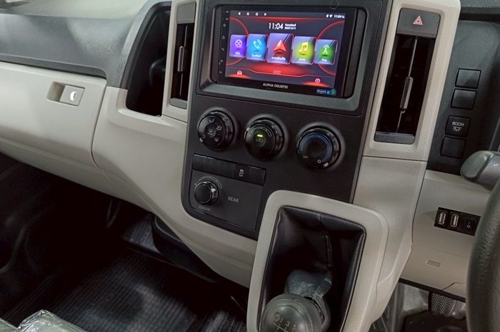 TOYOTA 2019 2WD 2.8 MT COMMUTER WHITE  5879 full