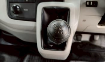 TOYOTA 2019 2WD 2.8 MT COMMUTER WHITE  5879 full