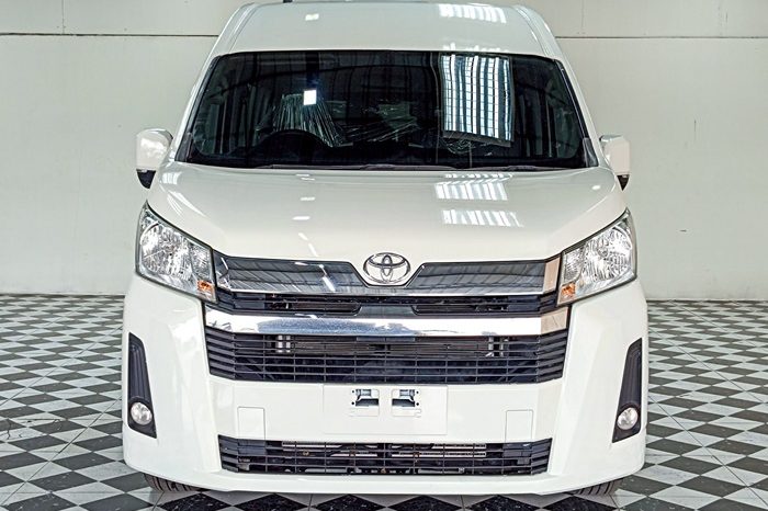 TOYOTA 2019 2WD 2.8 MT COMMUTER WHITE  5879 full
