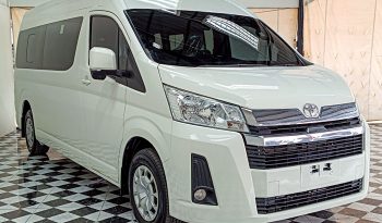 TOYOTA 2019 2WD 2.8 MT COMMUTER WHITE  5879 full