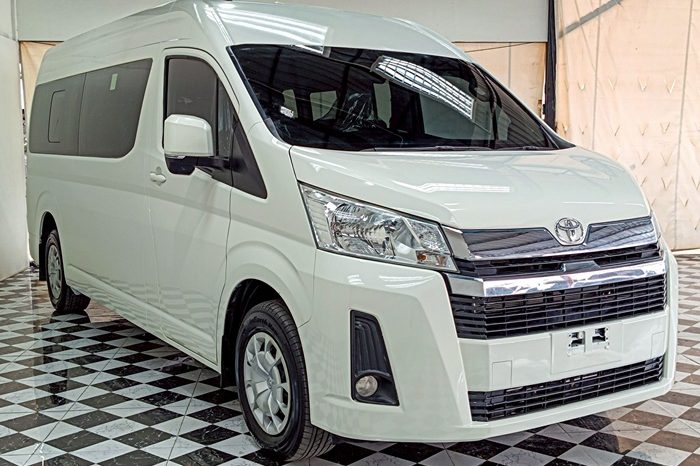 TOYOTA 2019 2WD 2.8 MT COMMUTER WHITE  5879 full