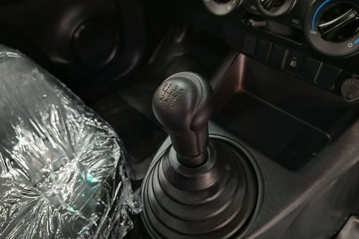 REVO 2WD 2023 2.4J MT STANDARD SILVER  3208 full