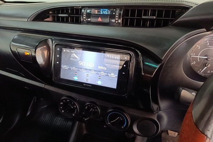 REVO 2WD 2023 2.4J MT STANDARD SILVER  3208 full