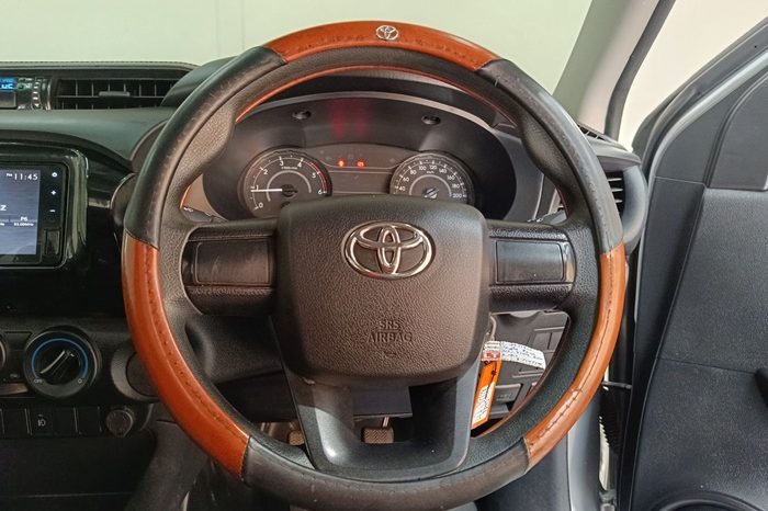 REVO 2WD 2023 2.4J MT STANDARD SILVER  3208 full