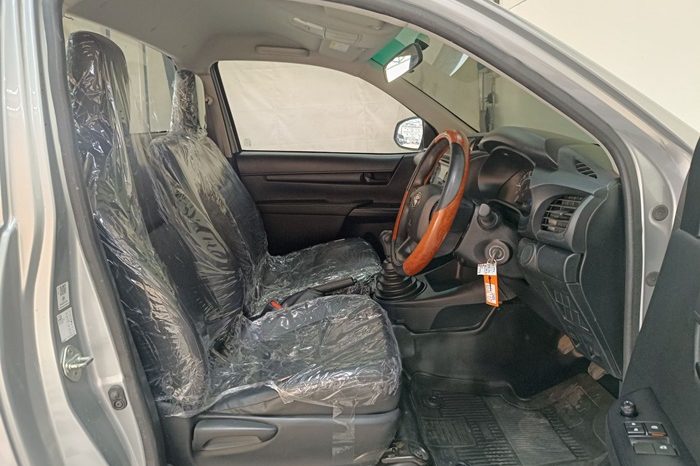 REVO 2WD 2023 2.4J MT STANDARD SILVER  3208 full