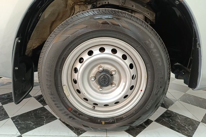 REVO 2WD 2023 2.4J MT STANDARD SILVER  3208 full