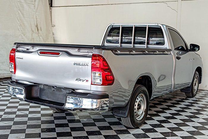 REVO 2WD 2023 2.4J MT STANDARD SILVER  3208 full