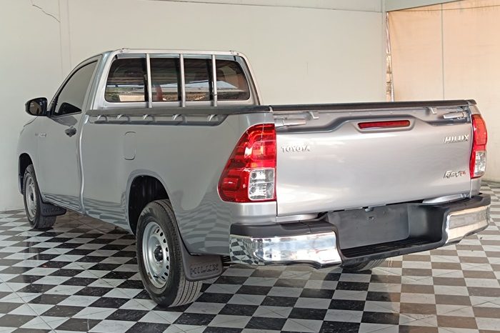 REVO 2WD 2023 2.4J MT STANDARD SILVER  3208 full